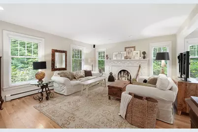 18 Village Green Ln, Holden, MA 01520 - Photo 2