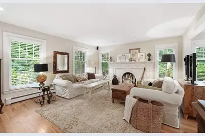 18 Village Green Ln, Holden, MA 01520 - Photo 2