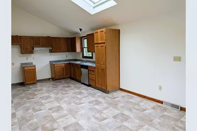 22 Pine Needle Ln, Springfield, MA 01118 - Photo 8