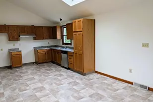 22 Pine Needle Ln, Springfield, MA 01118 - Photo 8