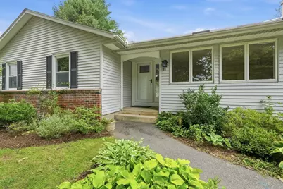 31 Colonial Court, Amherst, MA 01002 - Photo 2