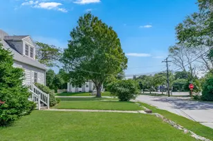 23 Hammond St, Mattapoisett, MA 02739 - Photo 6