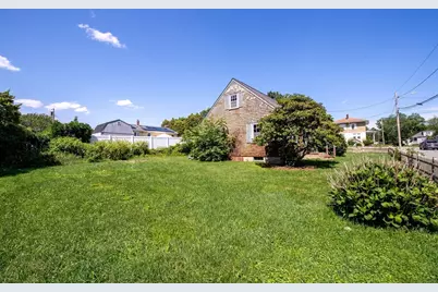 24 Jesse St, Fairhaven, MA 02719 - Photo 38