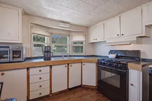124 Mayflower Ave, Taunton, MA 02780 - Photo 2