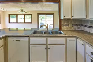 554 Sharps Lot Rd, Swansea, MA 02777 - Photo 8