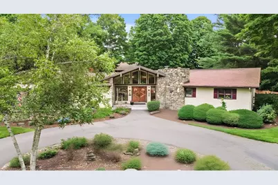 30 Dicsal Ln, Holyoke, MA 01040 - Photo 2
