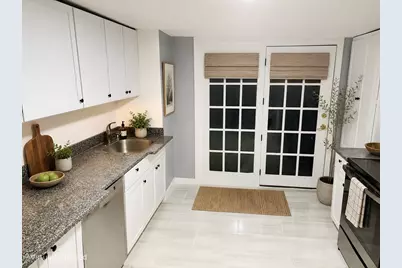 10 Beaver St #3, Salem, MA 01970 - Photo 2