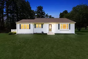 71 School St, Upton, MA 01568 - Photo 2