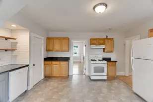 14 Wheatland St, Salem, MA 01970 - Photo 4
