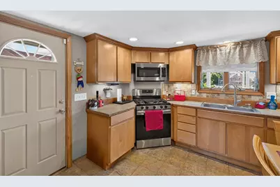 117 Bridge St, Fairhaven, MA 02719 - Photo 8