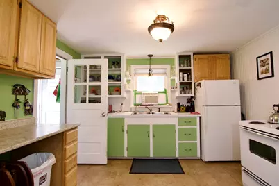 37 Philip St, Ludlow, MA 01056 - Photo 14