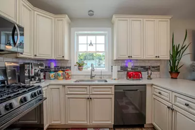 58 Manchester St, Fall River, MA 02721 - Photo 8