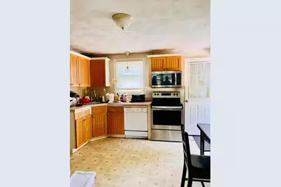 82 E St #B, Lowell, MA 01851 - Photo 6