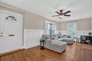 22 Fruit St, Leominster, MA 01453 - Photo 4
