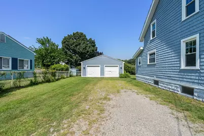 32 Wilmont St, Chicopee, MA 01013 - Photo 6