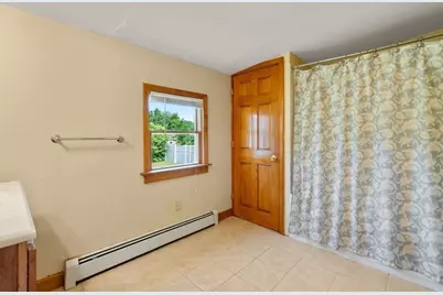 32 Wilmont St, Chicopee, MA 01013 - Photo 24