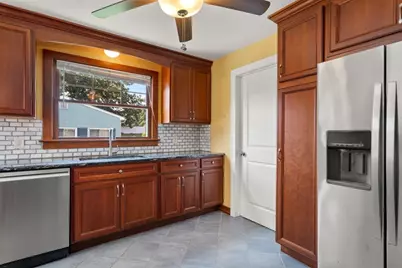 32 Wilmont St, Chicopee, MA 01013 - Photo 8