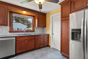 32 Wilmont St, Chicopee, MA 01013 - Photo 8
