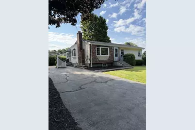 7 Hemlock Dr, Medway, MA 02053 - Photo 2