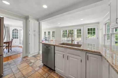 28 Parkway Road, Medford, MA 02155 - Photo 10