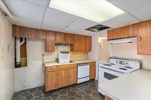 8 Luzitania Ave, Gloucester, MA 01930 - Photo 20