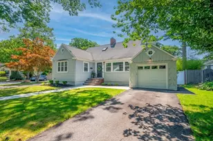 70 Berwick Pl, Norwood, MA 02062 - Photo 2