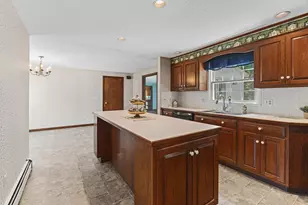 28 Pine St, South Hadley, MA 01075 - Photo 4