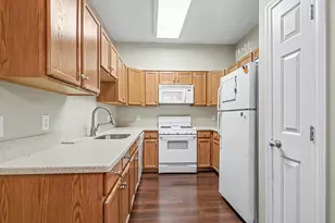 19 Hampshire Rd, Methuen, MA 01844 - Photo 8