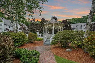 703 Sherwood Forest Ln #703, Saugus, MA 01906 - Photo 2