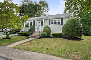 29 Thayer Cir, Randolph, MA 02368 - Photo 2