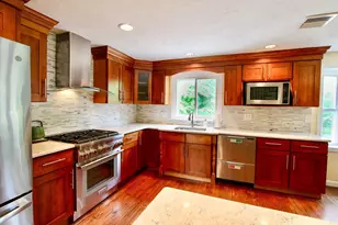 10 Stoneybrook Dr, Bridgewater, MA 02324 - Photo 4