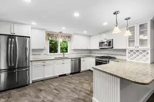 8 Risley Rd, Marblehead, MA 01945 - Photo 4