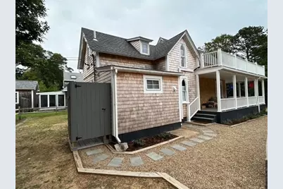 9 Brunswick, Oak Bluffs, MA 02557 - Photo 4