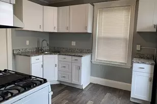 18 Hanover Cir, Lynn, MA 01902 - Photo 2