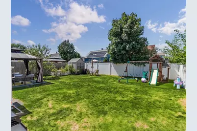 176 Gore Rd, Revere, MA 02151 - Photo 10