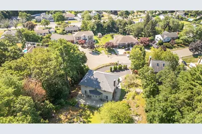 12 Parkway Dr, Saugus, MA 01906 - Photo 12