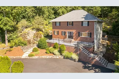 12 Parkway Dr, Saugus, MA 01906 - Photo 2