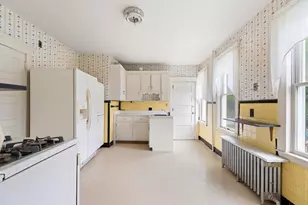 35 Heron St, Boston, MA 02132 - Photo 6