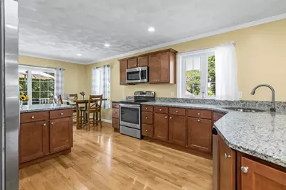 15 Hourihan St, Peabody, MA 01960 - Photo 6
