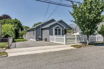 15 Hourihan St, Peabody, MA 01960 - Photo 28