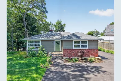 8 Everett St, Wakefield, MA 01880 - Photo 1