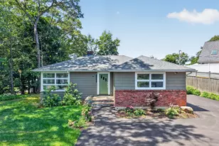 8 Everett St, Wakefield, MA 01880 - Photo 1