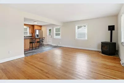 37 Saint Dennis St, Westfield, MA 01085 - Photo 10