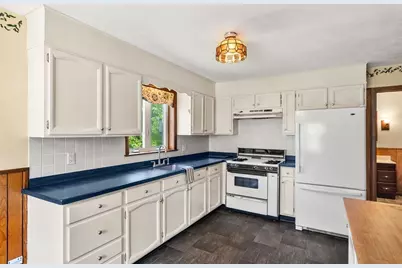 554 Hildreth St, Dracut, MA 01826 - Photo 4