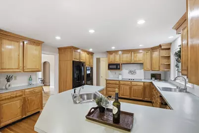 106 Concord Rd, Bedford, MA 01730 - Photo 6