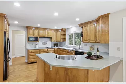 106 Concord Rd, Bedford, MA 01730 - Photo 8
