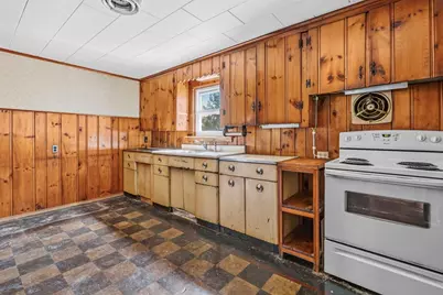 8 Underwood Ave, Easthampton, MA 01027 - Photo 12