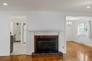 39 Phyllis Dr, Yarmouth, MA 02664 - Photo 4