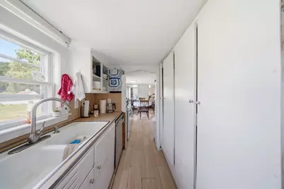62 Pleasant St, Hopkinton, MA 01748 - Photo 10
