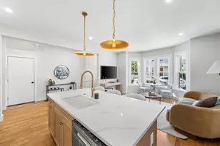 14 Harbor View St, Boston, MA 02125 - Photo 10